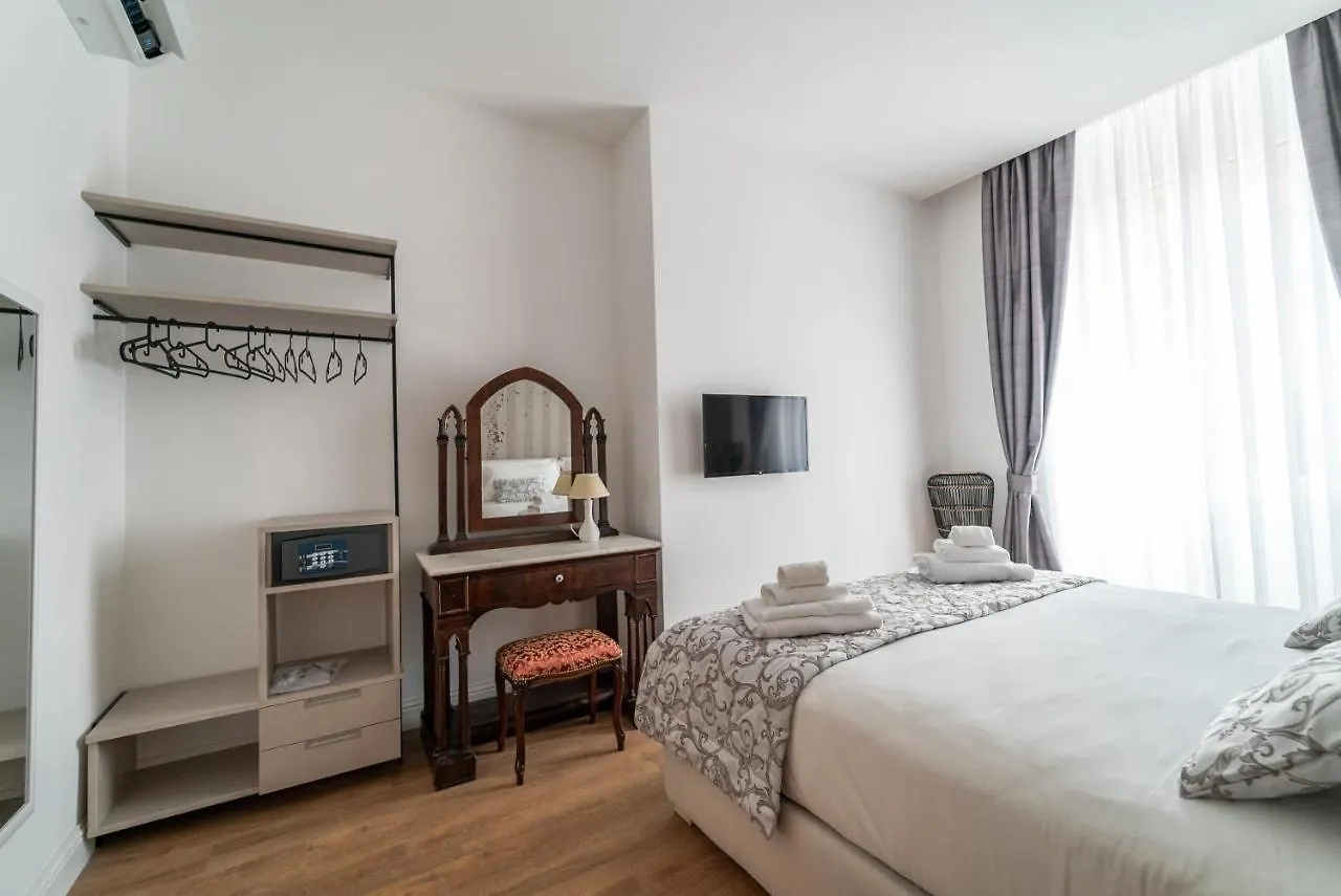 Nuances The Colosseum Apartment Rome Italy