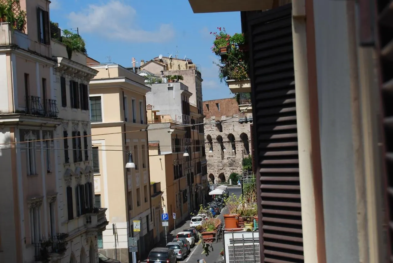 Nuances The Colosseum Apartment Rome
